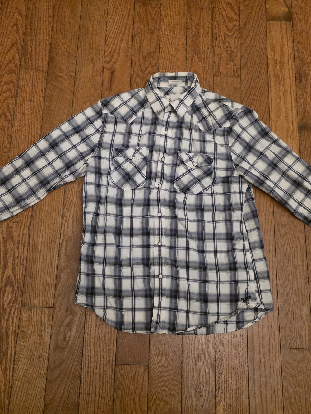 American Eagle Outfitters Men's White and Navy Plaid Button-Down Shirt